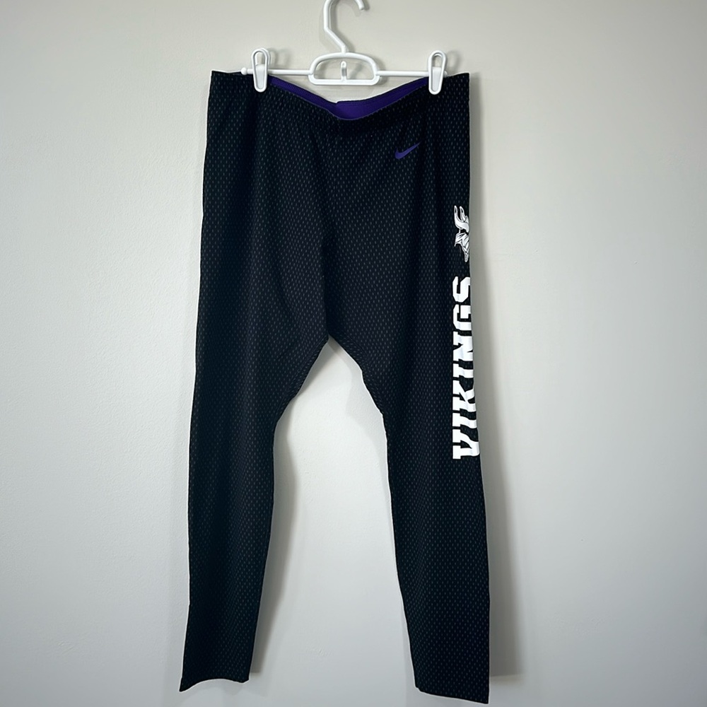 Women’s Nike Minnesota Vikings black team leggings